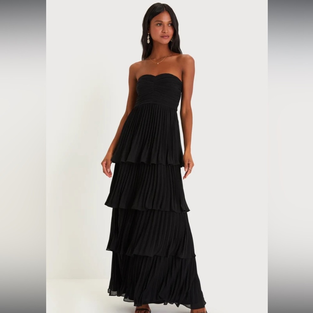 Chic Black Strapless Tiered Dress